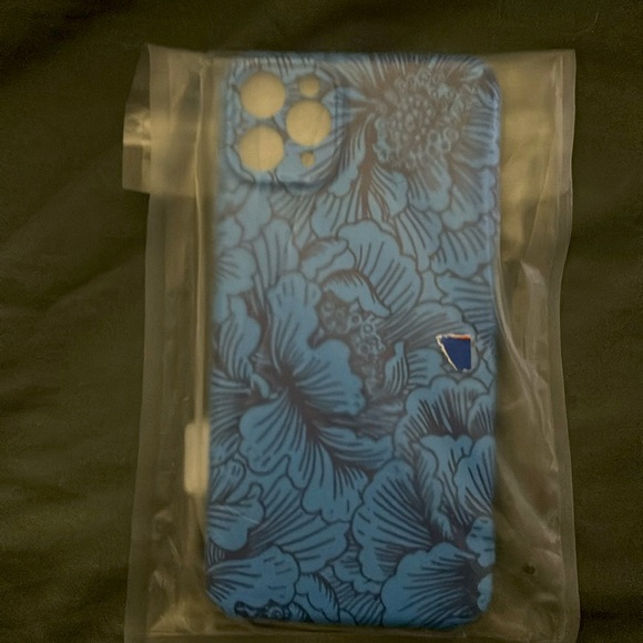 iPhone 11 Promax Cases - Picture 5 of 6